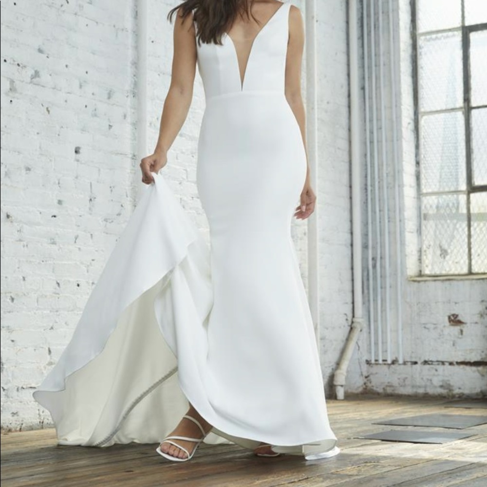 Kelly Faetanini - Ayah wedding dress
